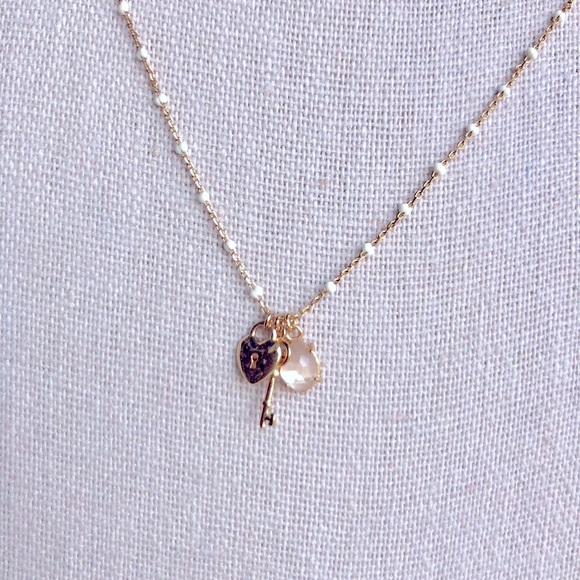 NWOT Delicate Lock and Key Charm Necklace - Picture 4 of 5